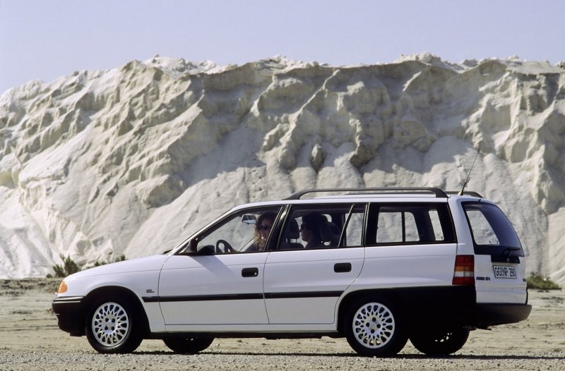 Opel Astra Caravan универсал 1997