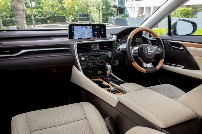 Lexus LX 570 2019 салон