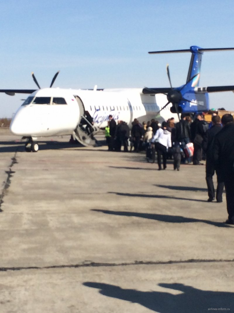 Bombardier q400 салон