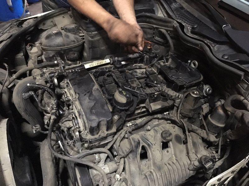 Подкапотка w204 m271