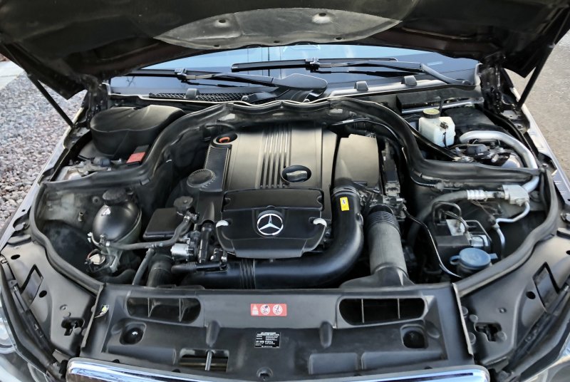 Подкапотка w204 m271