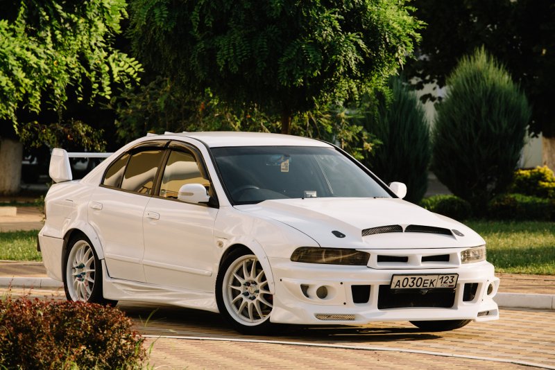Mitsubishi Галант 8