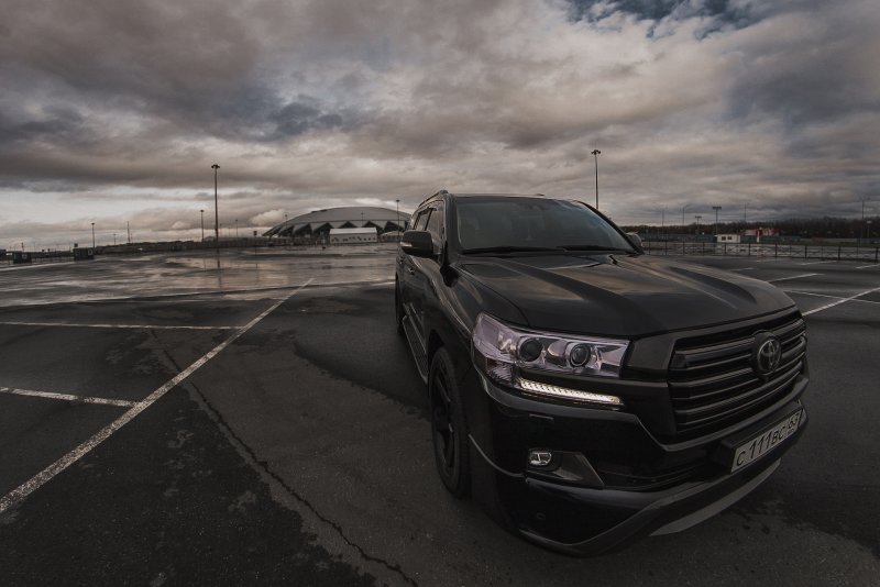 Toyota Land Cruiser 2019 чёрный