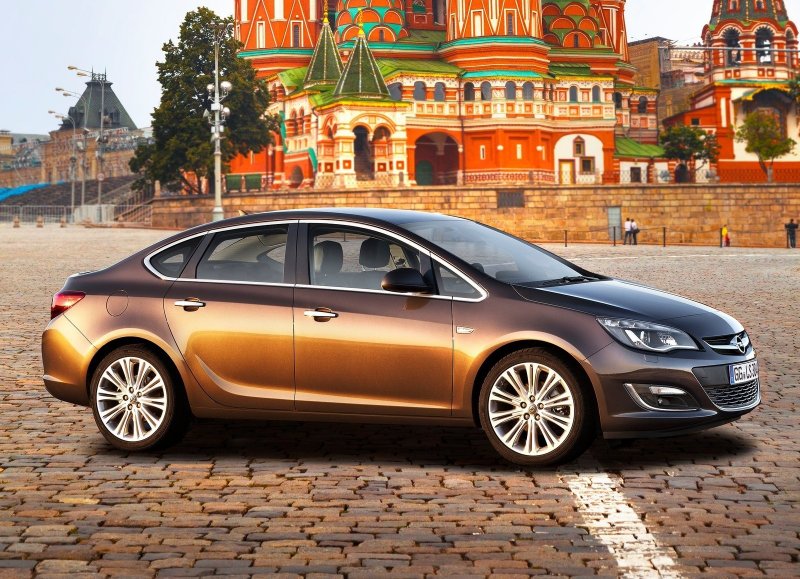 Opel Astra седан 2013