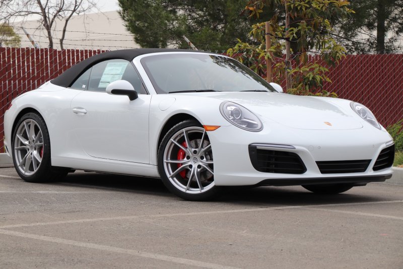 Porsche 911 Carrera 4s красный