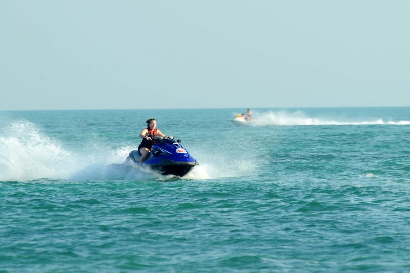 Водный мотоцикл на море