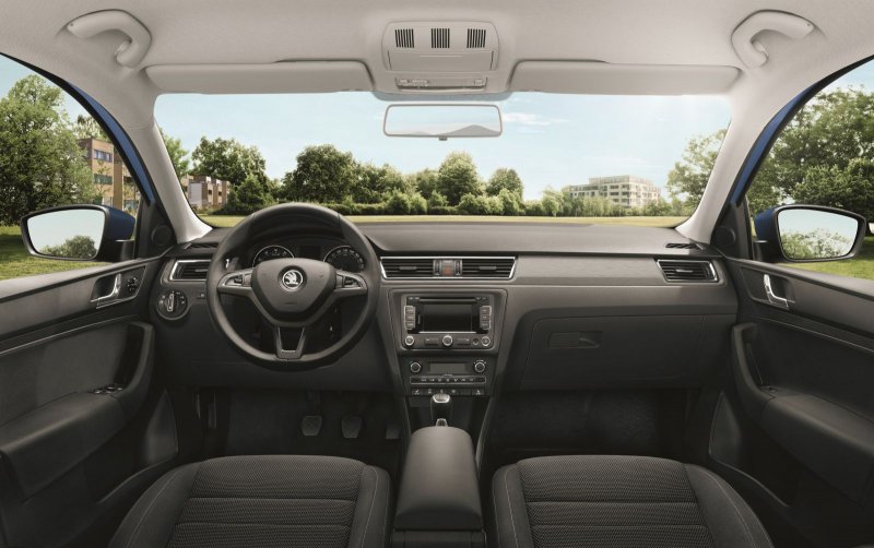Škoda Rapid 2011 салон
