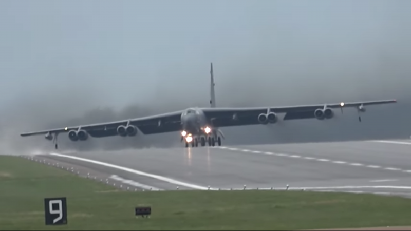 Массовый взлет b-52