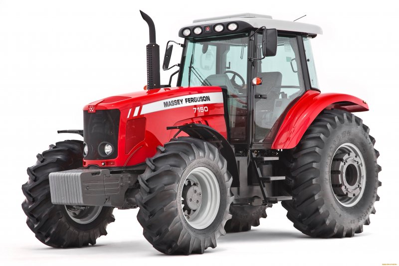 Трактора JD 7830 на белом фоне