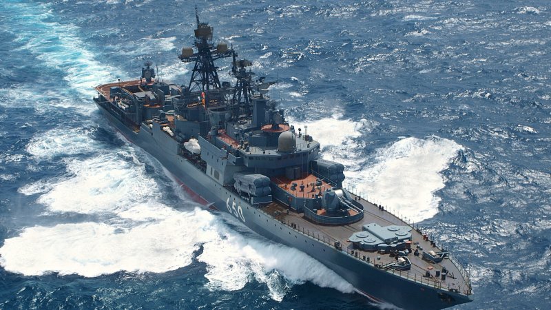 Крейсера Петр Великий и Маршал Устинов
