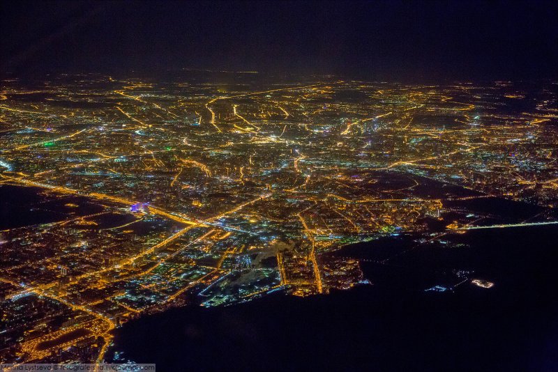 Вид ночной Москвы из самолета