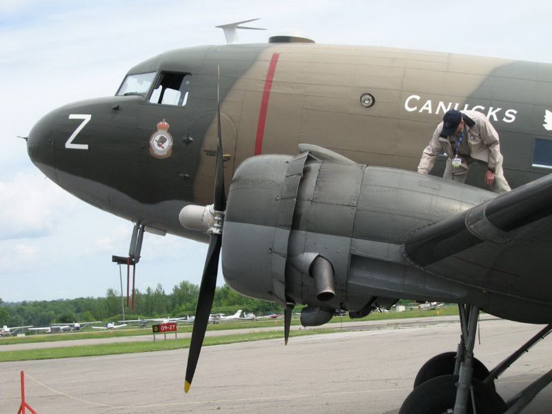 Военный Douglas DC-3