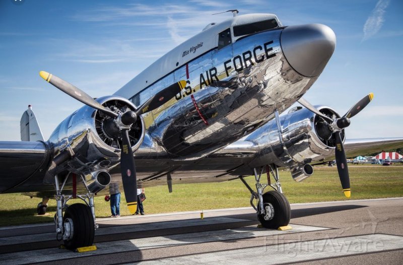 DC-3 самолет