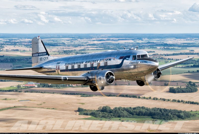MC Douglas DC 3