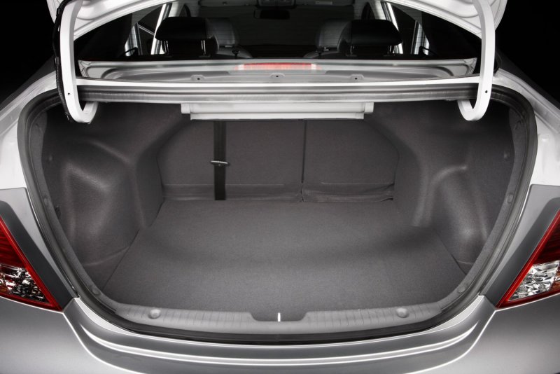 Hyundai Solaris багажник 2014