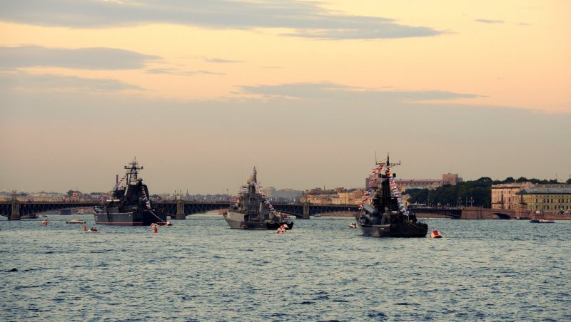 Корабли ВМФ В Неве
