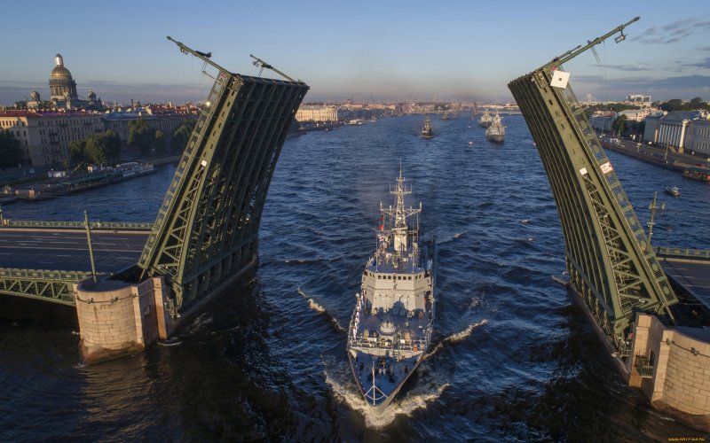Разводной мост в Санкт-Петербурге