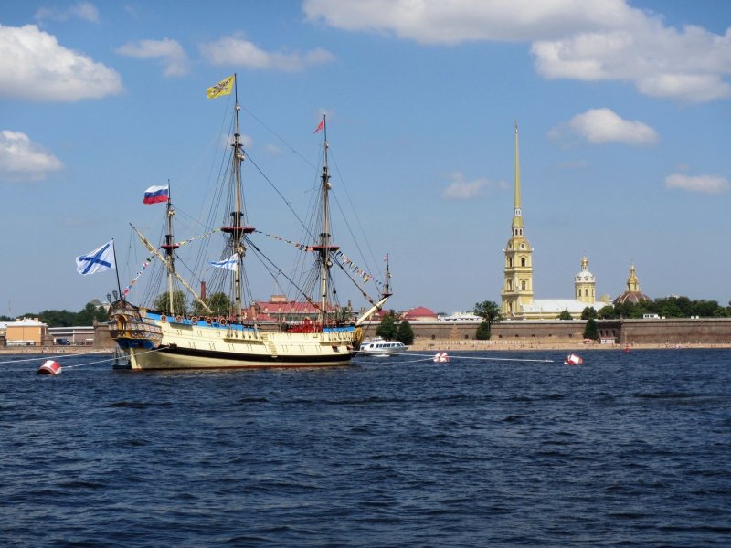 В 1995 парад ВМФ С.Петербург