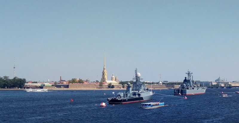 Корабли на Неве
