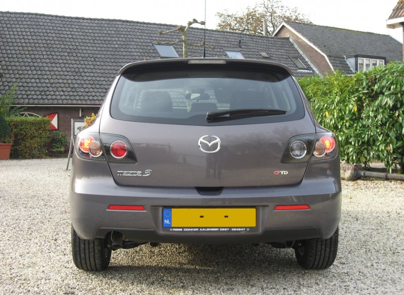 Mazda 3 хэтчбек сзади