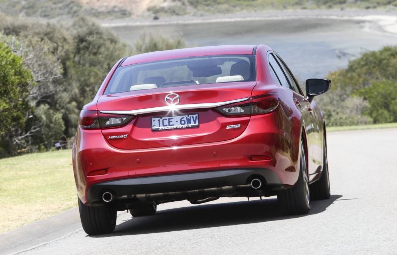 Mazda 6 2015 сзади