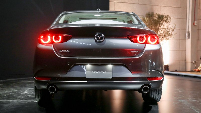 Mazda 6 2019 сзади
