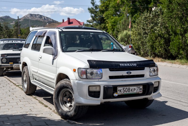 Nissan Terrano Regulus (Ниссан Террано Регулус) 2001 года