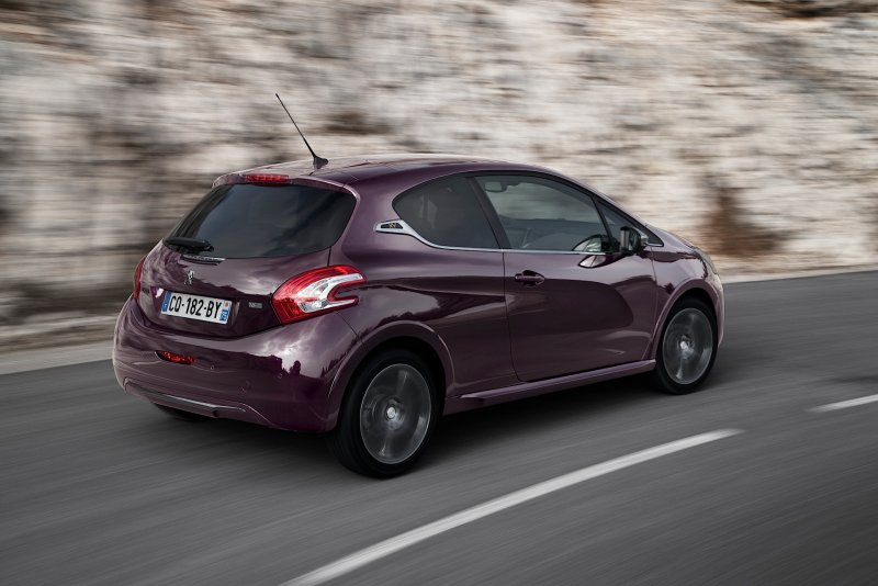 Peugeot 208 2012