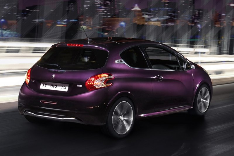 Peugeot 208 фото