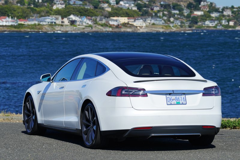Машина Tesla p85d