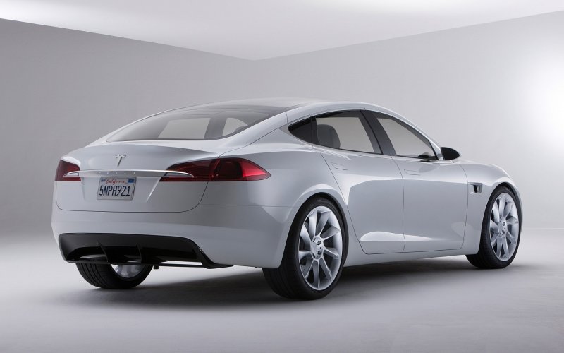 Tesla model седан