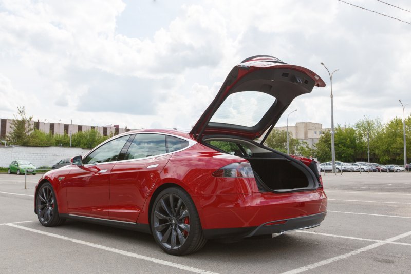 Tesla Tesla model s (задний привод)
