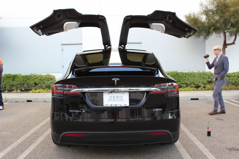 Model x Falcon Wing Doors