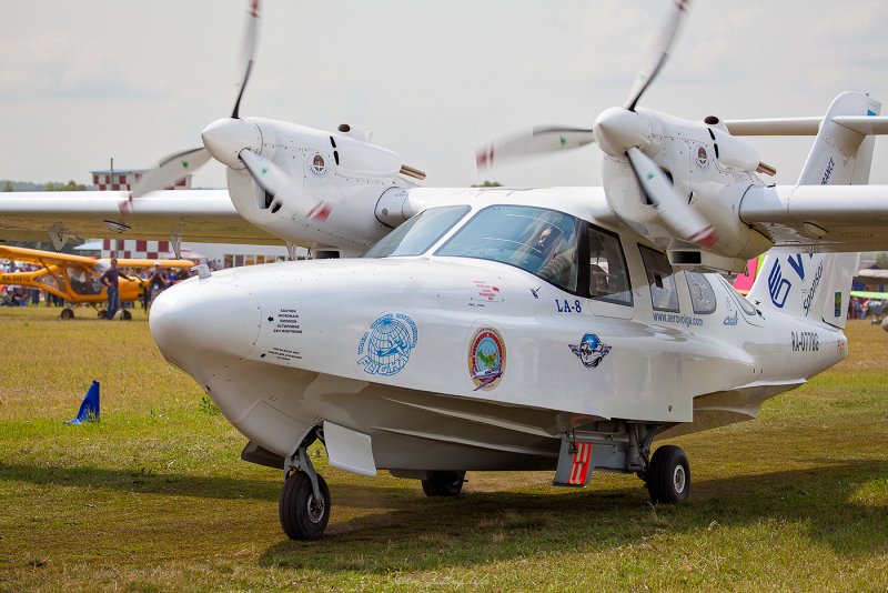 Самолёт-амфибия ла-8