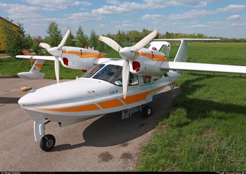Самолет амфибия la-8