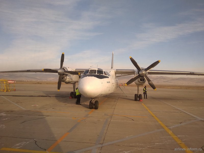 Иркутск улан удэ самолет. АН 24 Улан Удэ. АН 24 s7. Самолет АН 24 РУСЛАЙН. Авиакомпания Сириус контакты Воронеж АН-12.