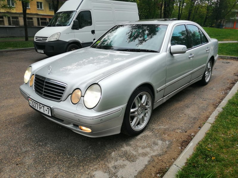 Mercedes Benz e320 w210