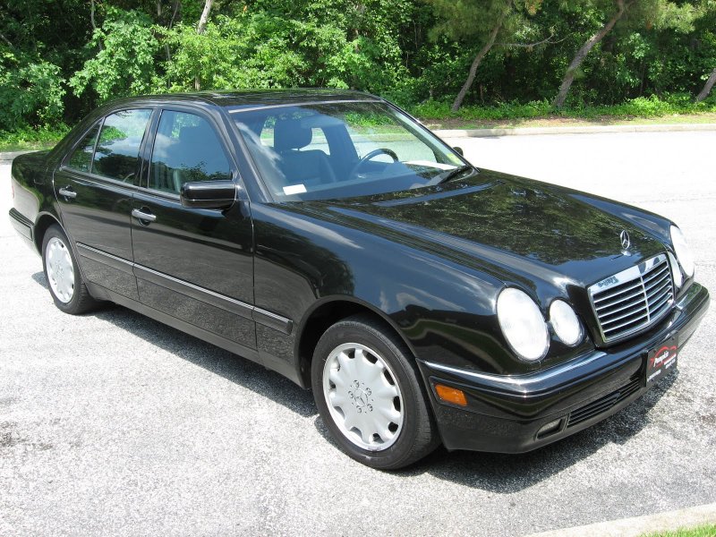 Mercedes Benz e320 w211