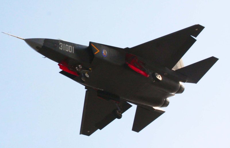 Китайский истребитель пятого поколения j-31