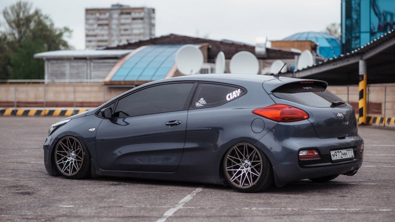 Kia Ceed 2013 stance