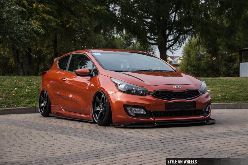 Kia Ceed 2013 stance