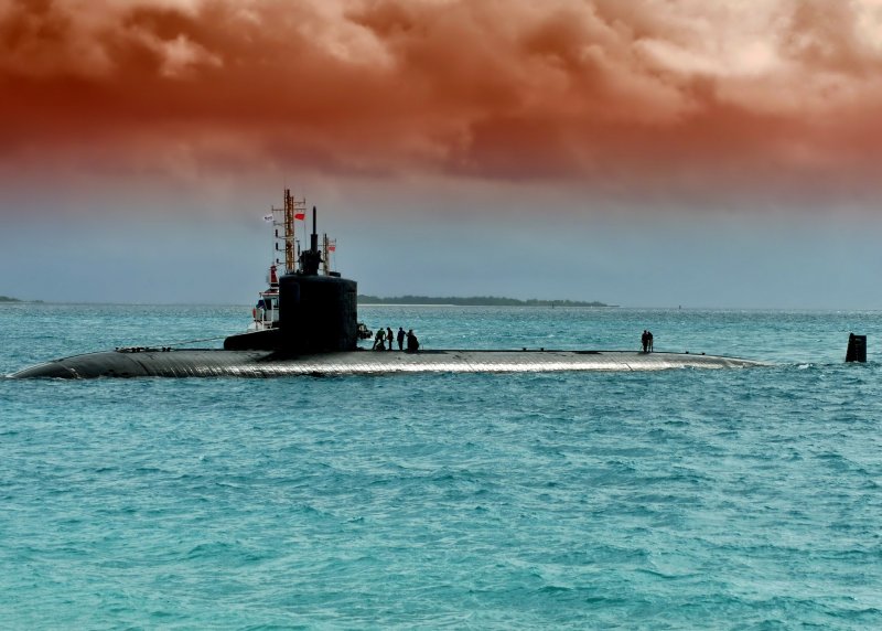 Подлодка в море