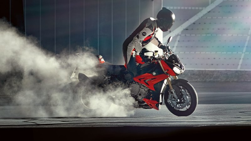 Мотоцикл БМВ s1000r дрифт