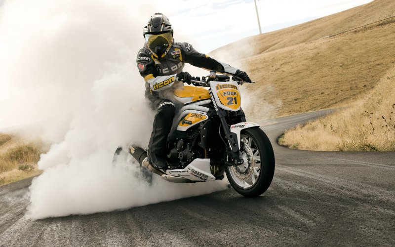 Мотоцикл БМВ s1000r дрифт