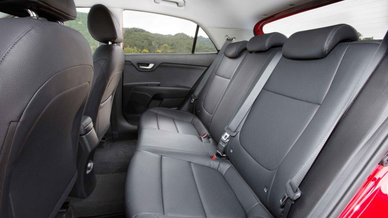Kia Rio 2015 сзади