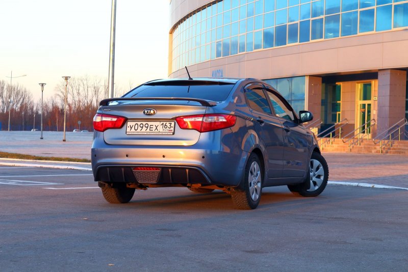 Kia Rio 2017 седан сзади