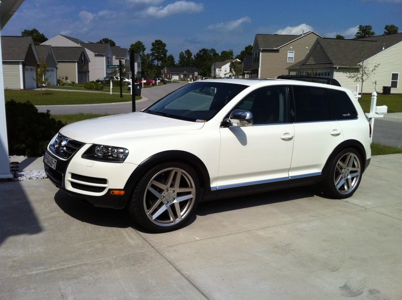 Volkswagen Touareg 2006 белый