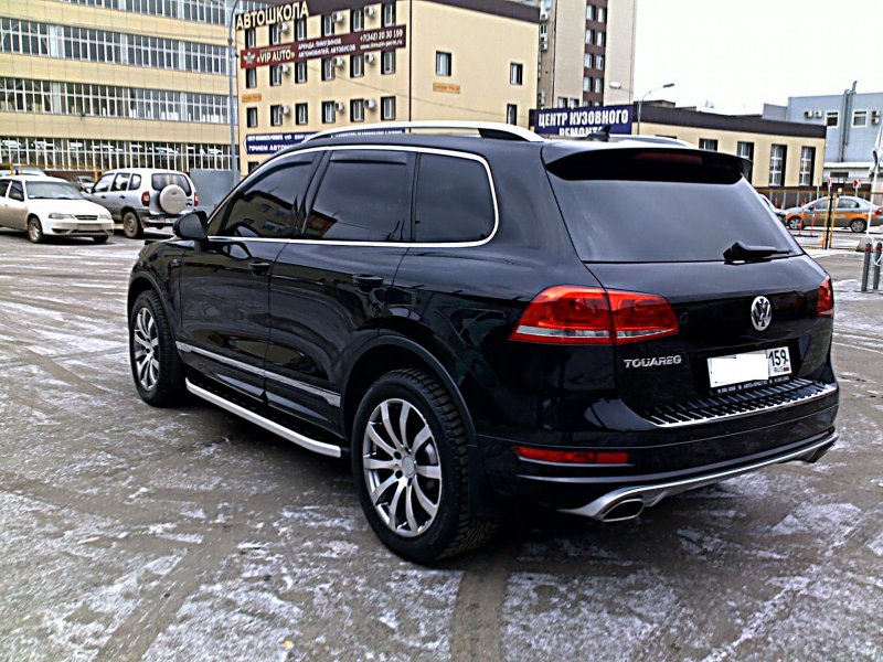 Volkswagen Touareg 2017 r line черный
