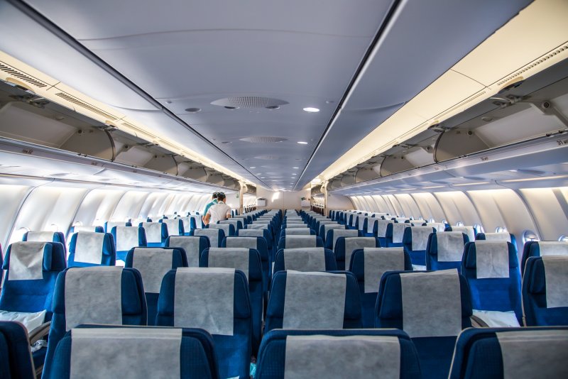 Самолет ЮТЭЙР Боинг 737