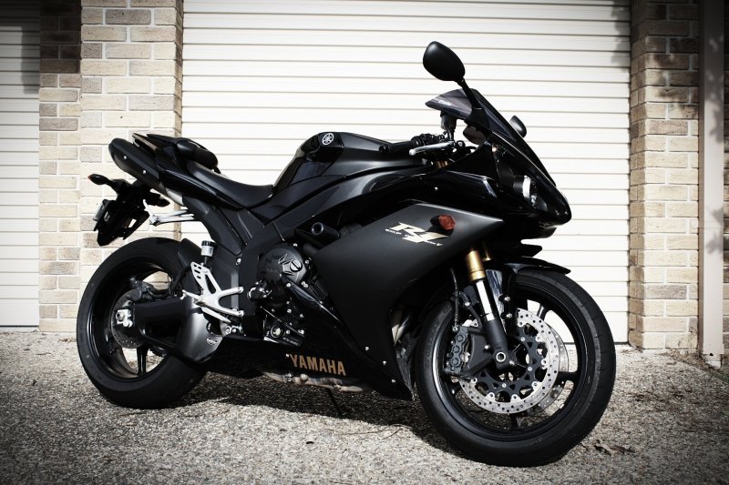 Мотоцикл Yamaha r1 чёрный